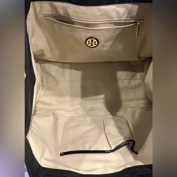 Tory Burch Ella Tote Bag. - Black. - Picture 10 of 10